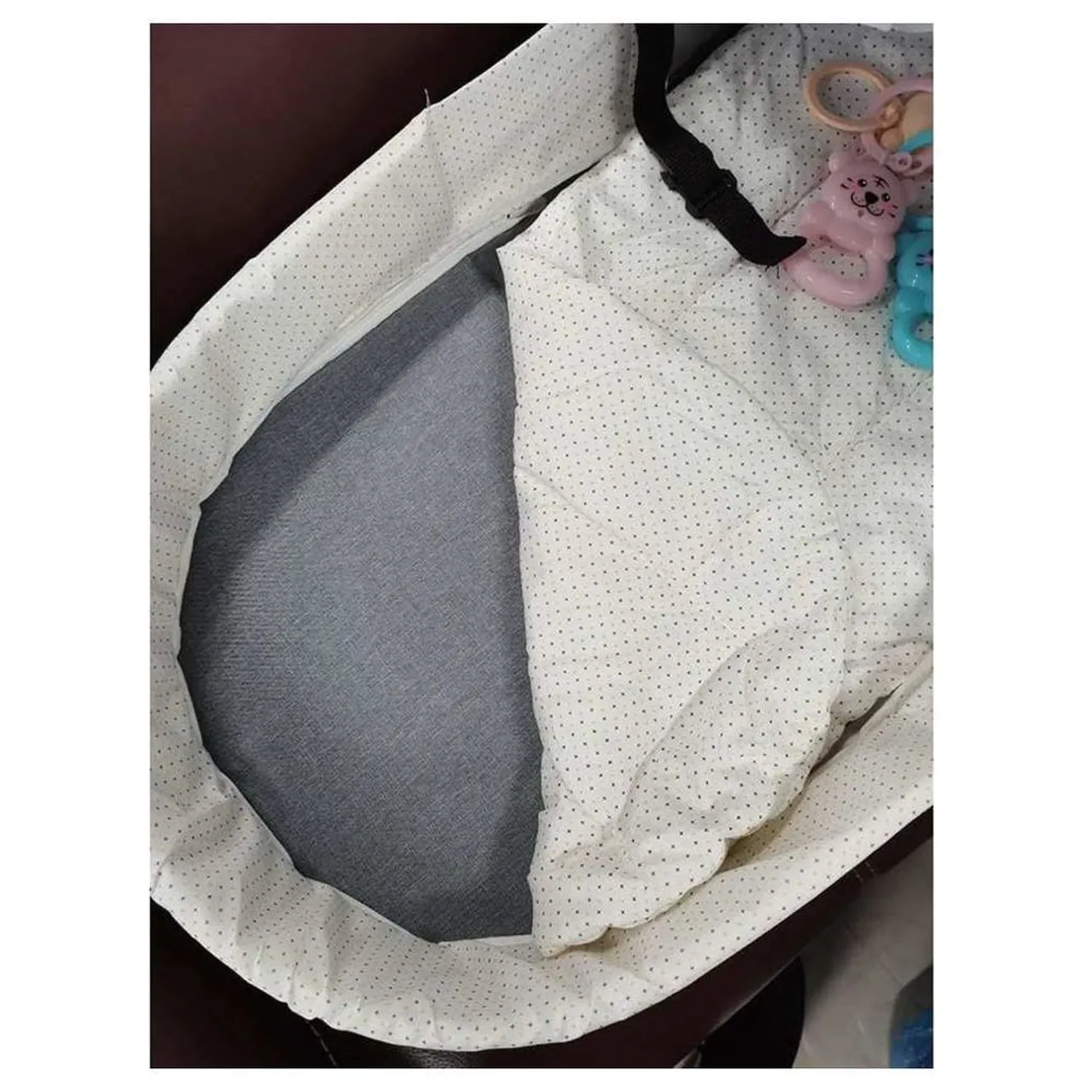 Bumble & Bird Foldable Baby Nest with Mosquito Net — Photograph 10 of 11