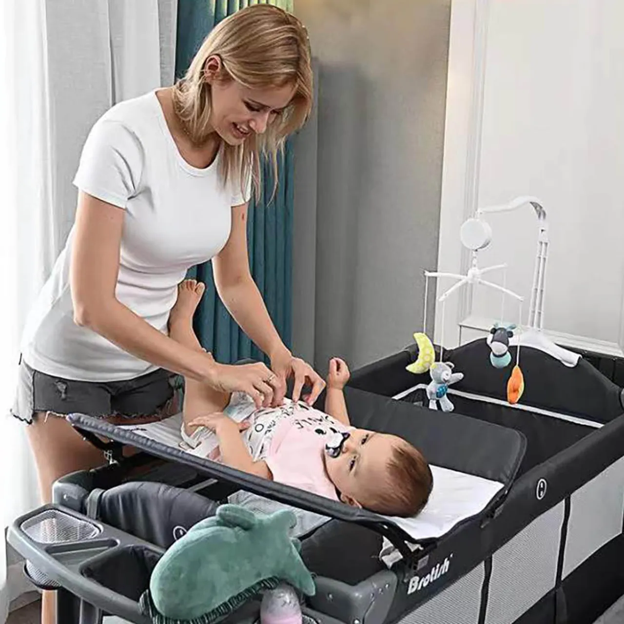 Teknum 4-in-1 Baby Bedside Co-Sleeper Bassinet - Black — Photograph 5 of 7