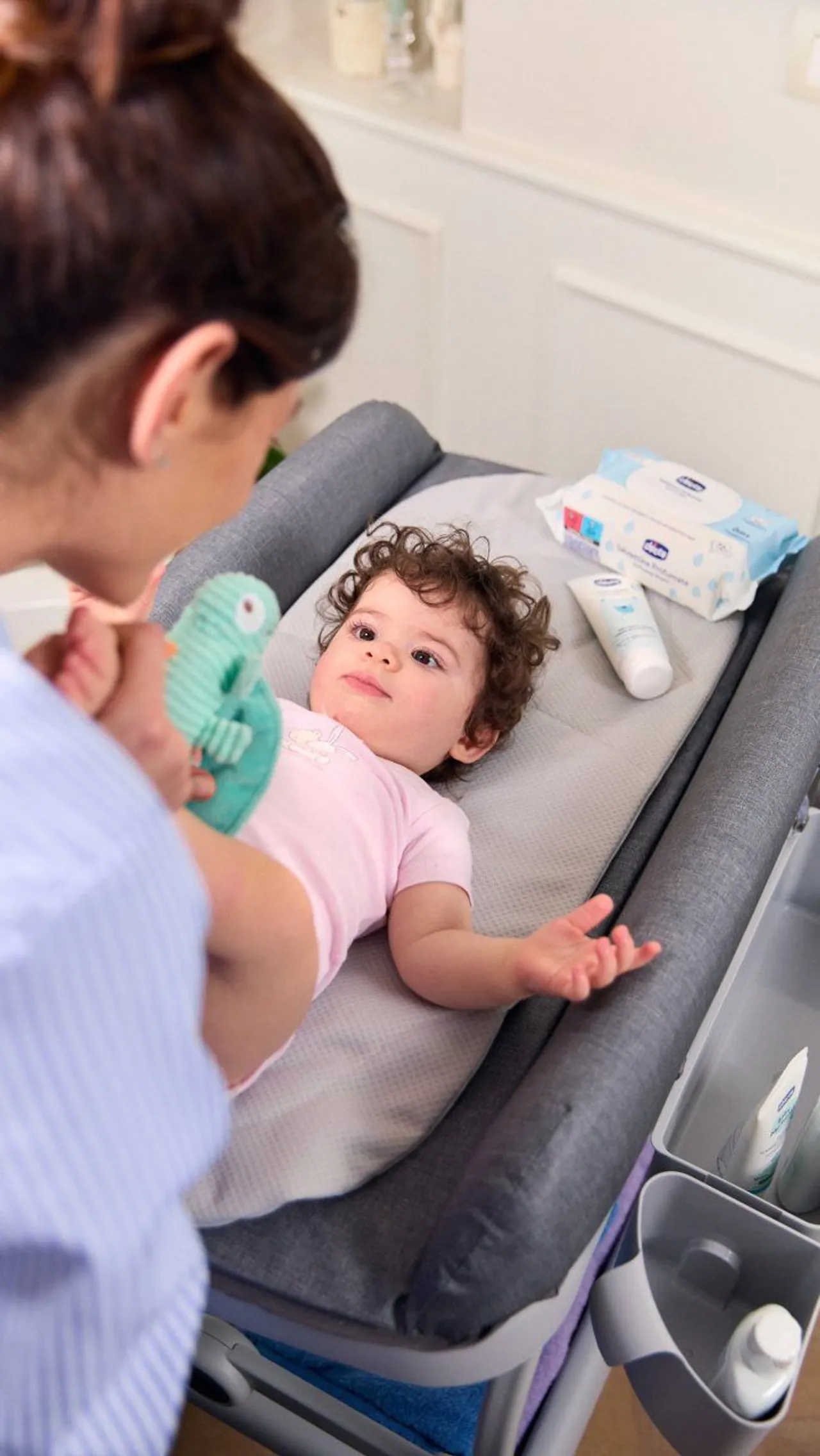 Chicco Cuddle & Bubble Bath and Changing Unit - Grey — Photograph 3 of 4
