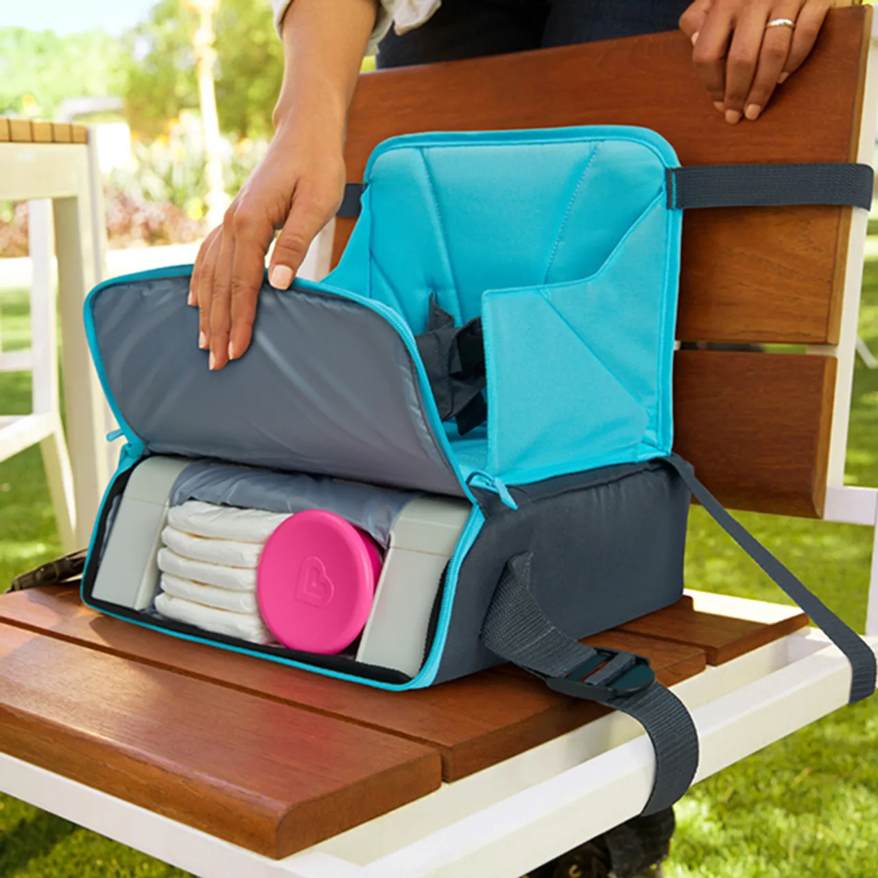Munchkin Brica Go Boost Travel Booster Seat - Blue — الصورة 8 من 8