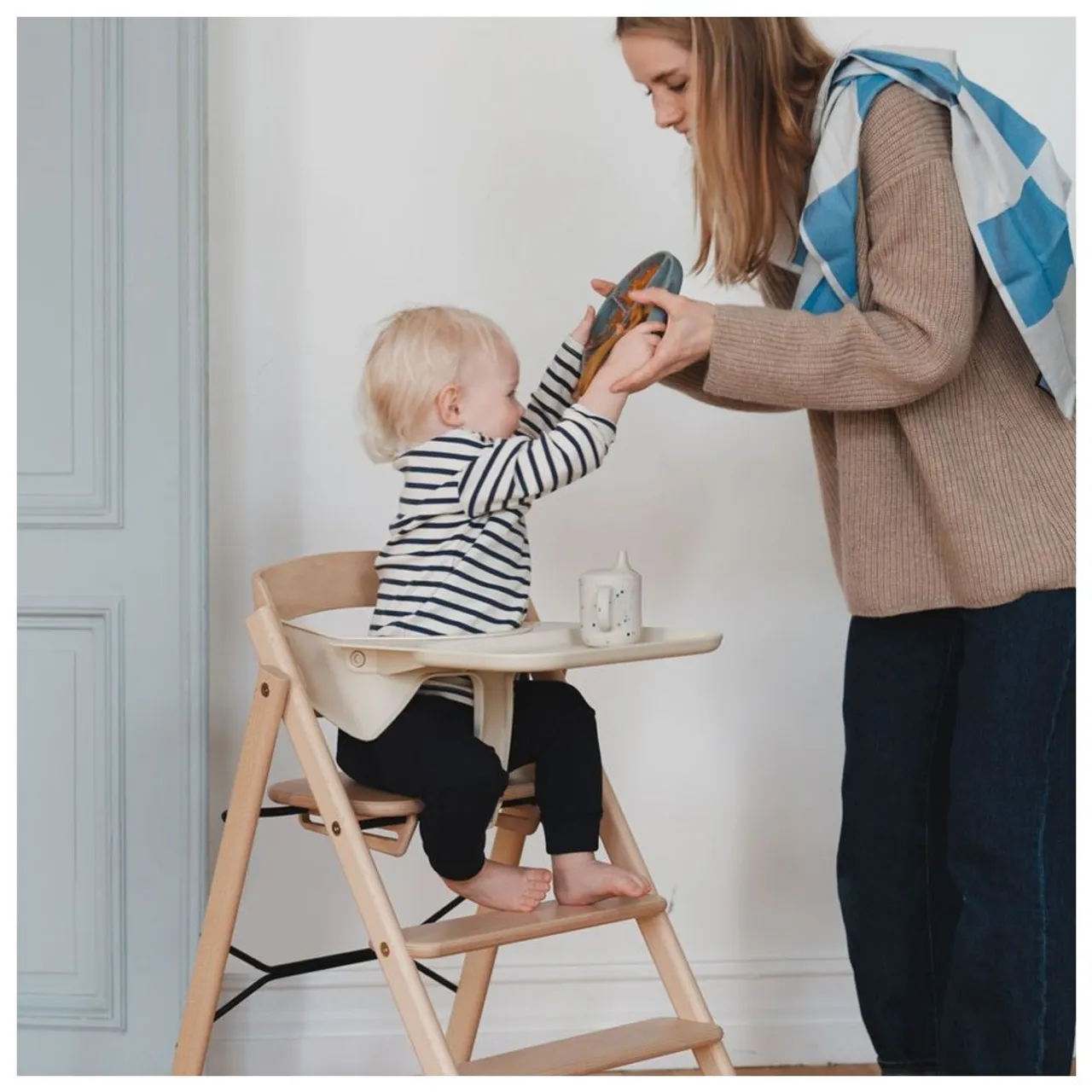 Kaos Klapp Recycled High Chair With Safety Rail & Food Tray - Desert Sand — الصورة 6 من 8