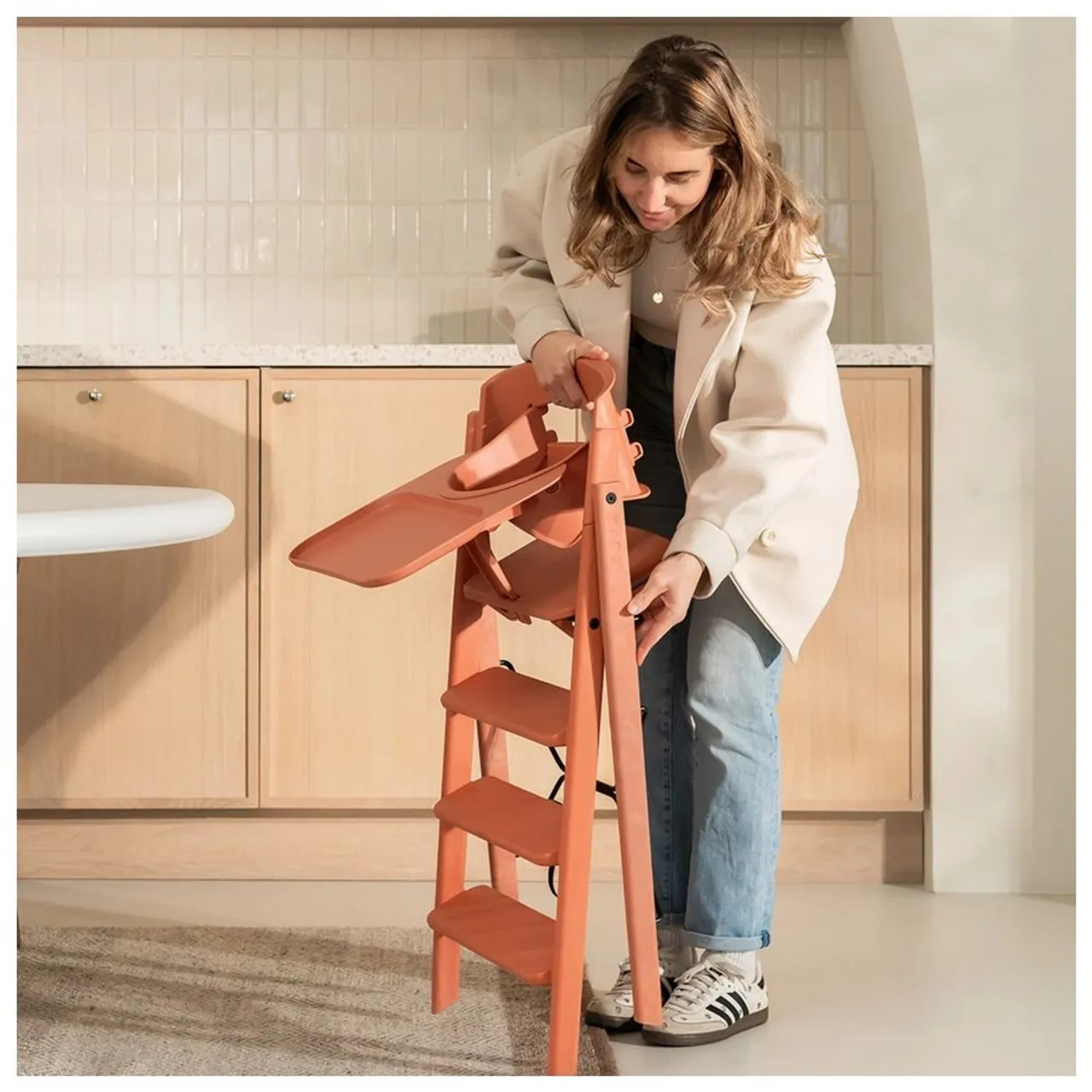 Kaos Klapp Recycled High Chair With Safety Rail & Food Tray - Desert Sand — الصورة 7 من 8